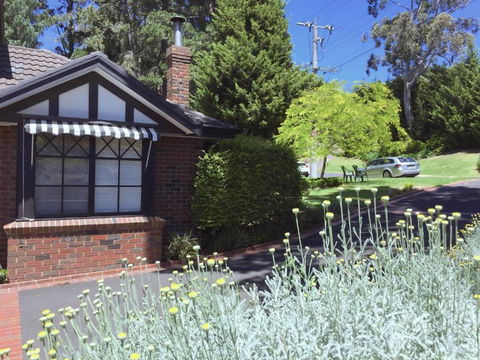 Pride Leisure Tudor House - Getaway Accommodation 2