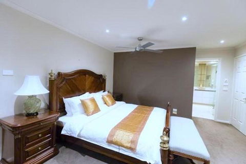 Pride Leisure Tudor House - Getaway Accommodation 4