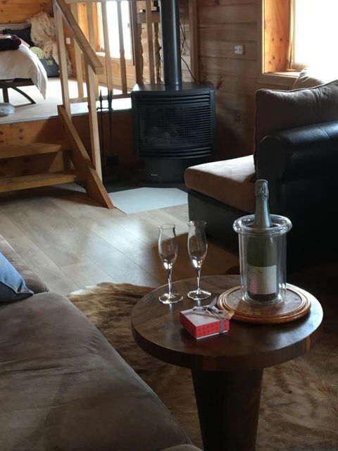 Springmead Rustic Cabin - Getaway Accommodation 1