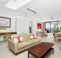 Sunny  Spacious Two Bdr Apt SPF13 - Getaway Accommodation