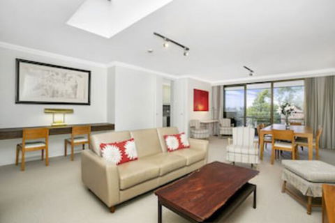 Sunny & Spacious Two Bdr Apt SPF13 - Getaway Accommodation 0