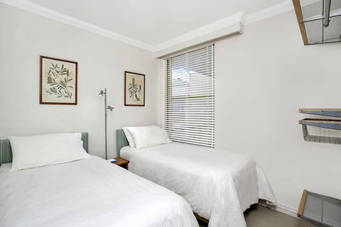Sunny & Spacious Two Bdr Apt SPF13 - Getaway Accommodation 3