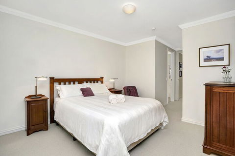 Sunny & Spacious Two Bdr Apt SPF13 - Getaway Accommodation 2