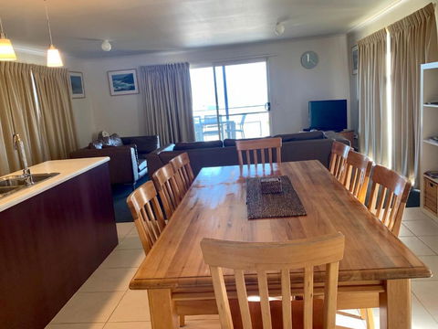 Bayview Beach House Apartment No 1 - Getaway Accommodation 5
