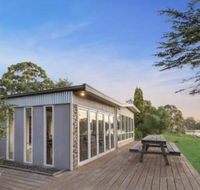 Bluff View River House Stunning Riverfront - Getaway Accommodation