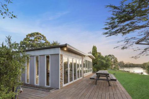 Bluff View River House Stunning Riverfront - Getaway Accommodation 0