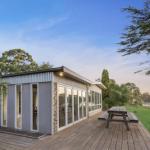 Bluff View River House Stunning Riverfront - Getaway Accommodation 1