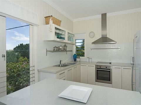 Henzell Street 28. Dicky Beach - Getaway Accommodation 3
