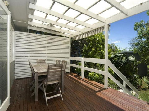 Henzell Street 28. Dicky Beach - Getaway Accommodation 5
