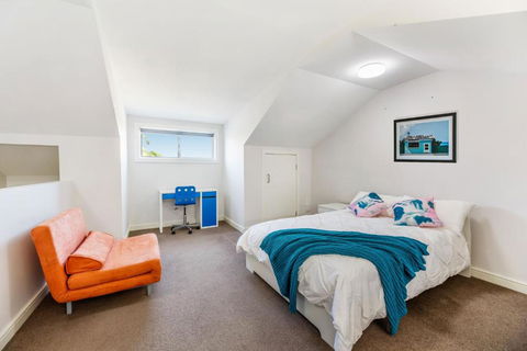 Relax In A Spacious & Modern Townhouse In Asquith - Getaway Accommodation 6