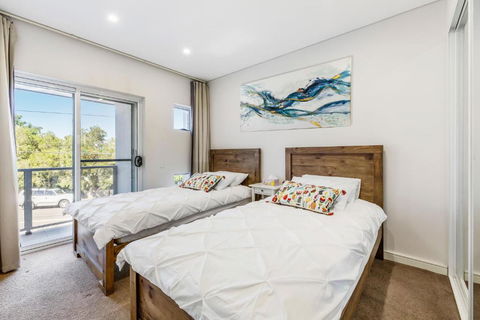 Relax In A Spacious & Modern Townhouse In Asquith - Getaway Accommodation 1