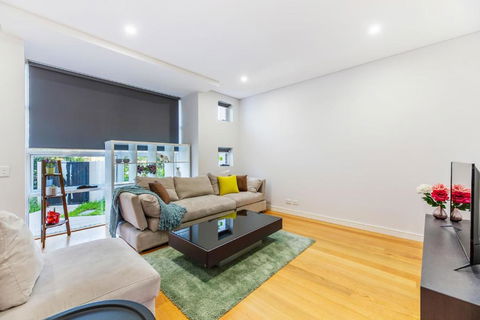 Relax In A Spacious & Modern Townhouse In Asquith - Getaway Accommodation 5