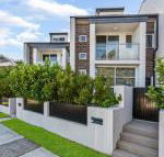 Relax in a Spacious  Modern Townhouse in Asquith - Getaway Accommodation