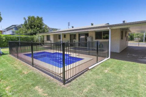 Hibiscus Holiday Home - Getaway Accommodation 0