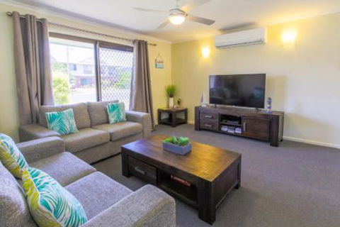 Hibiscus Holiday Home - Getaway Accommodation 7