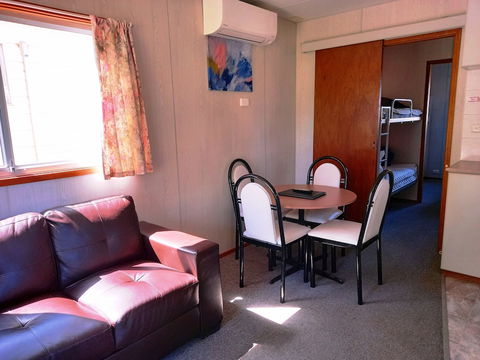 Young Tourist Park - Getaway Accommodation 4