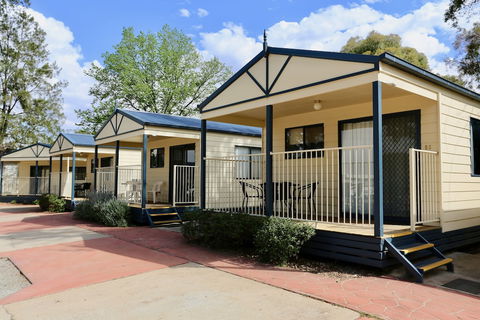 Young Tourist Park - Getaway Accommodation 0