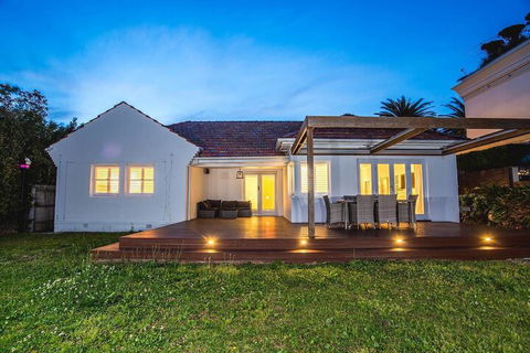 Ultimate Sandringham Beach Front Luxury House - Getaway Accommodation 1