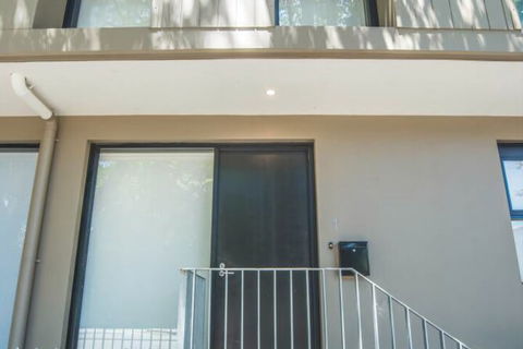 Townhouse Near The City Perfect Family Retreat - Getaway Accommodation 3