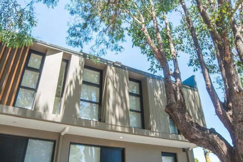 Townhouse Near The City Perfect Family Retreat - Getaway Accommodation 1