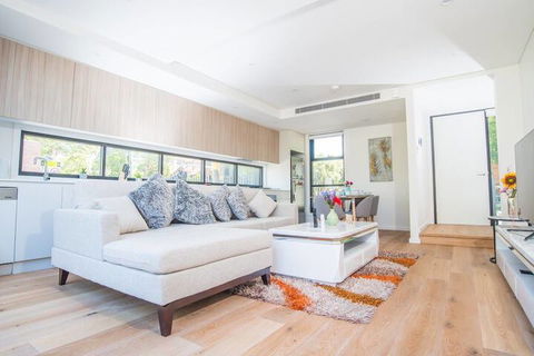 Townhouse Near The City Perfect Family Retreat - Getaway Accommodation 4