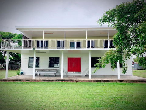 Holiday Rental Huge House With Beach Views - Getaway Accommodation 3