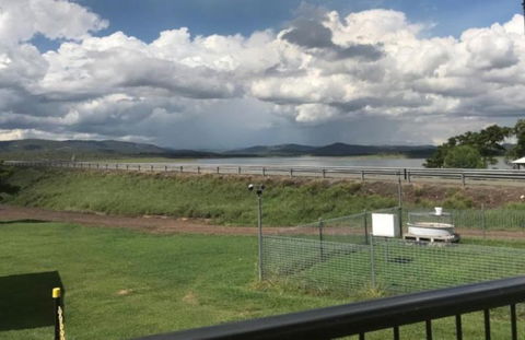 Lake Callide Retreat - Getaway Accommodation 4