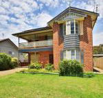 The Crescent Pet Friendly 1 Min to Beach - Getaway Accommodation