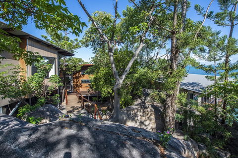 Headland House - Getaway Accommodation 0