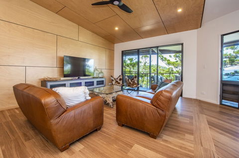 Headland House - Getaway Accommodation 2
