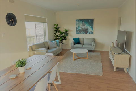 Henley Beach South Amazing Views Huge Private Balcony! - Getaway Accommodation 2