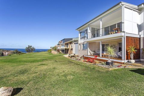 Dolphin Studio Apartment 1a Ocean Street - Getaway Accommodation 3