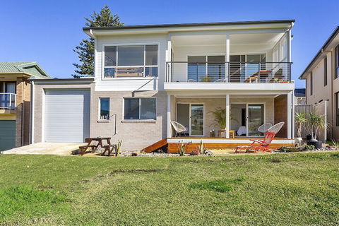 Dolphin Studio Apartment 1a Ocean Street - Getaway Accommodation 4