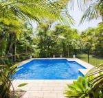 Beachfront Pool House Absolute beachfront - Getaway Accommodation