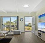 Dolphin Breeze fully fenced  pet friendly - Getaway Accommodation