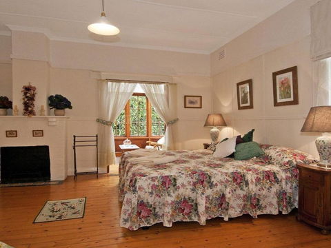 Hollyoak Cottage Delightful Ducks & Doileys! - Getaway Accommodation 6
