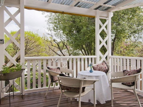 Hollyoak Cottage Delightful Ducks & Doileys! - Getaway Accommodation 3
