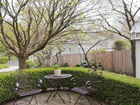 Hollyoak Cottage Delightful Ducks & Doileys! - Getaway Accommodation 4