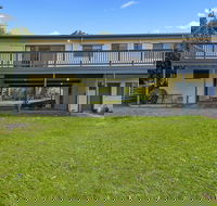 Oscars Inlet Side Short Walk TO Beach OR Town - Getaway Accommodation