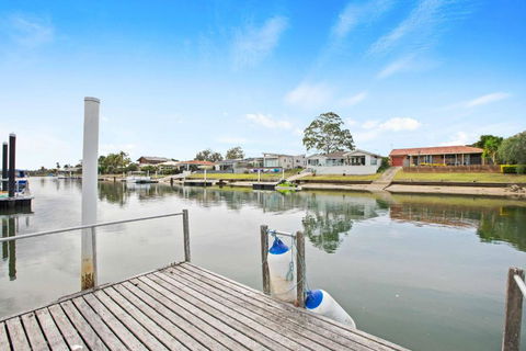 Hibbard Waterfront Escape - Getaway Accommodation 3