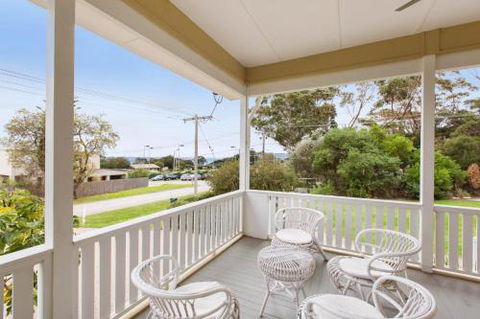 BEACHSIDE GETAWAY DROMANA - Getaway Accommodation 1