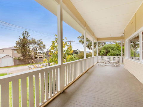 BEACHSIDE GETAWAY DROMANA - Getaway Accommodation 5