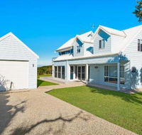 Middle Rock Beach House Beach Front Lake Cathie - Getaway Accommodation
