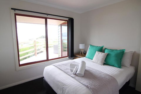 DOLPHIN LOOKOUT COTTAGE Amazing Views Of The Bay Of Fires - Getaway Accommodation 5