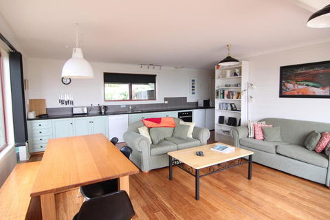 DOLPHIN LOOKOUT COTTAGE Amazing Views Of The Bay Of Fires - Getaway Accommodation 6