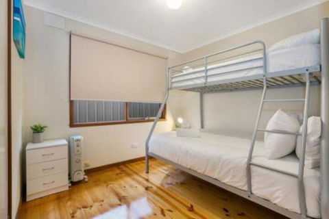 Family Getaway Walk To Bay Beach - Getaway Accommodation 4