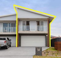 Birubi Breezes 2 / 7 Fitzroy St. Large Duplex with Air Conditioning WIFI  only 5 minute walk to the beach - Getaway Accommodation