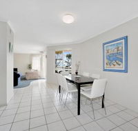 Bikinis  Martinis at Points North - Getaway Accommodation