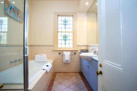 Hansen Street Retreat - Getaway Accommodation 6