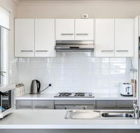 Contemporary House  Seaviews - Getaway Accommodation